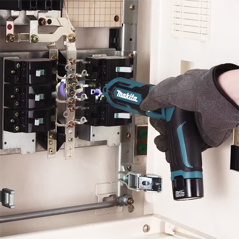 Makita DF012 7.2V Foldable Ele - Electronics Repair Team review and price